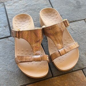 Vionic Women's Sandals in Metallic Bronze